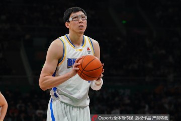 AG体育官方入口-表现平平！周琦首发23分钟 4中2&amp;罚球6中5拿到9分8板